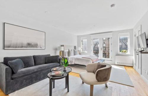 Luxe Studio with Charming Juliet Balcony - Foto 1