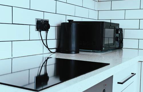 Stunning Apartment-6 Minute walk from Beach-Free Parking - Photo 15