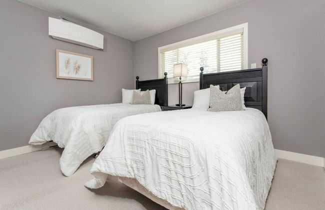 LUXURIOUS 5,500 sqft Home: 5 Br/5 Ba | PRIVATE Pool & Hot Tub | STEPS to Beach - Foto 10