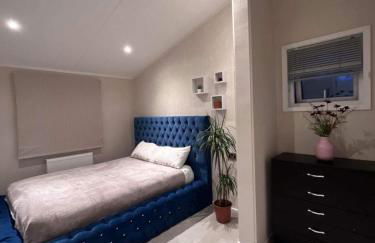 Family home in Billing aquodrome northampton sleeps up to 6 - Photo 9