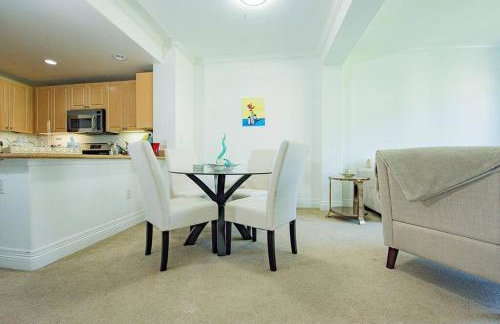 Luxury condo near Irvine Business & UCI Hospital - Photo 3