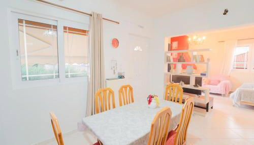 Modern 3 Bed Home with Balconies and Sea Access - Foto 3