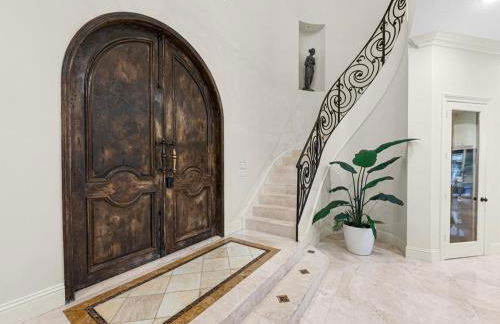 Near the Beach • Pool & Jacuzzi • Waterfront Villa - Foto 33