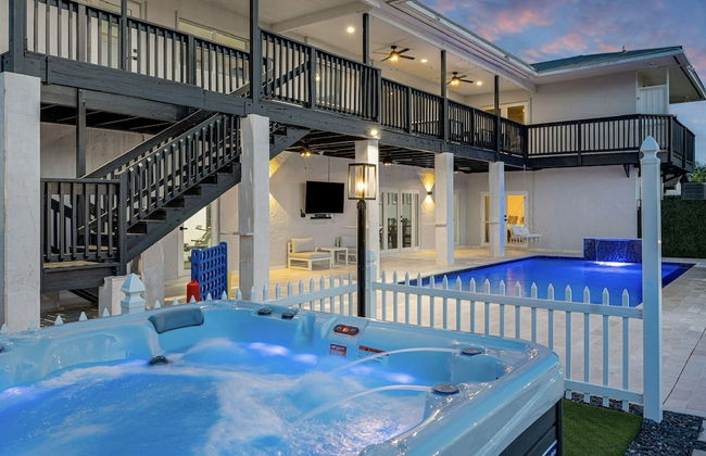 Luxury Escape: Pool, Hot Tub, Gym And More! 6 Bedroom Villa by RedAwning - Foto 34