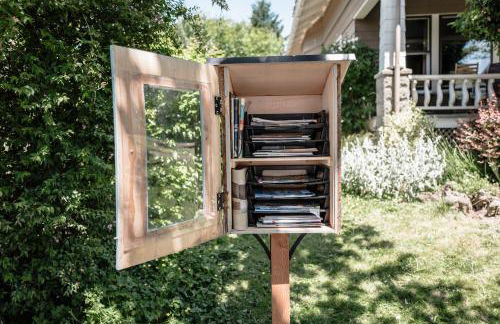 Southeast Portland Comfy & Eclectic Craftsman Home - Foto 49