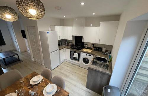 3 Bedroom New House with Wi-Fi Sleep 5 By Home Away From Home - A - Foto 17