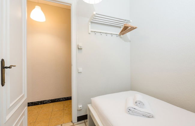 Barcelona Fira Apartments - Photo 17