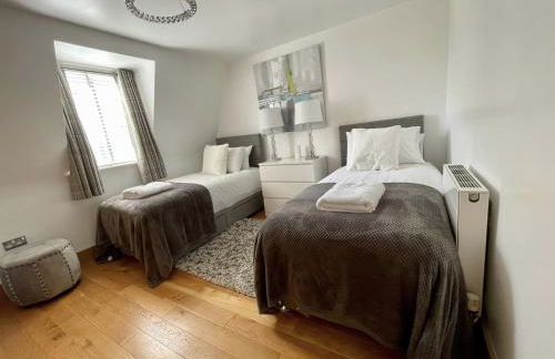 Modern contemporary home in beautiful setting - Foto 67