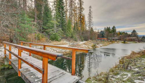 Bonners Ferry Cabin with Wraparound Deck and Views! - Foto 2