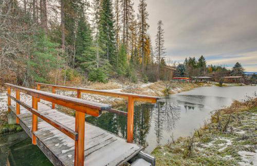 Bonners Ferry Cabin with Wraparound Deck and Views! - Foto 2