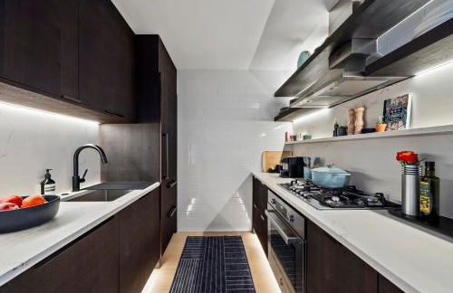 Modern 2BR Brooklyn Retreat Near Manhattan with Private Backyard - Photo 16