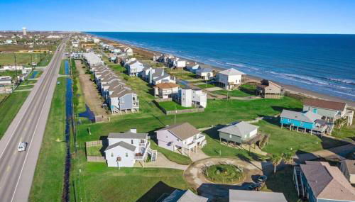 Stunning beach house with ocean views and large deck, just steps from the beach - Foto 5