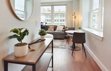 Fun Cozy Apts - 1 25 Mile Walk to TIAA Bnk Fld - Foto 2