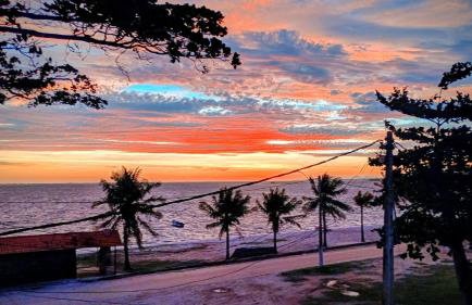 Casa 4 quartos, 2 suítes, piscina e acessibilidade - Frente para a lagoa - Foto 4