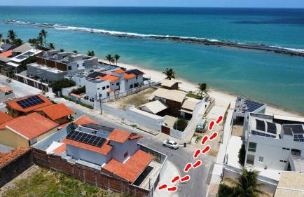 Quase beira mar, casa muito nova com 5 suítes, vista mar, piscina grande, cozinha completa, 4 vagas e perto de mercado, restaurantes e bares - CLIQUE E VEJA AS FOTOS - Foto 2