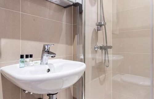 2 bed O2-Canary Wharf-Excel- in 30 mins London boat ride - 30 Mins Contractors-Families-Corporate people- Wifi 500mb-Flex CheckIn-Shops-Train Station - Foto 11