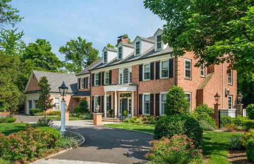 Luxury Princeton Estate Pool, Hot Tub, Sleeps 20 - Photo 8