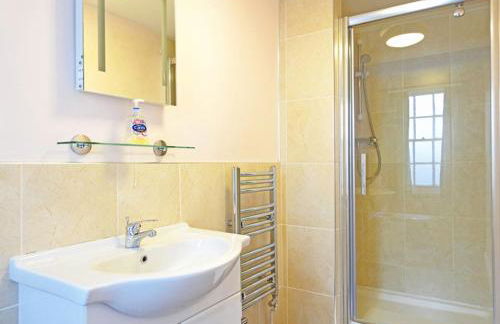 Bury Villa - 7 bedrooms sleeping 18 guests - Photo 25