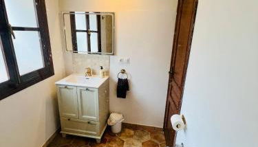 Above the Iconic Portal Vell - Foto 4, Shower