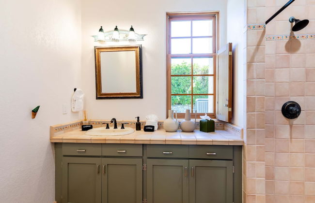 LUX - Historic Tennis Club Enclave - King Beds - Foto 25