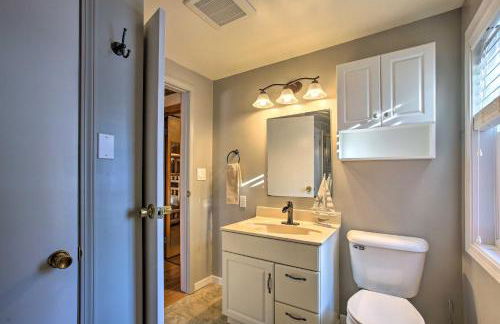 4 Season, Waterfront Houghton Lake House with Dock! - Foto 18