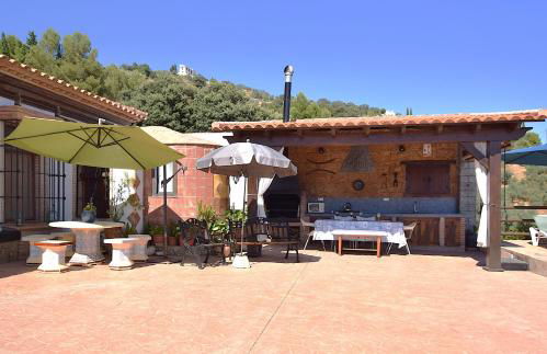 Idyllic Andalusian villa with private pool & stunning views - Foto 7