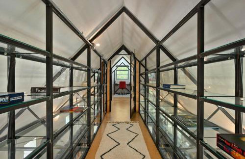 The Architect's Modern Castle - Photo 12