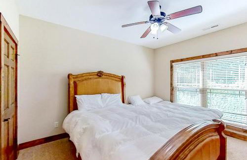 Spacious Lakeview Townhouse Sleeps 8 Deck Grill - Foto 16