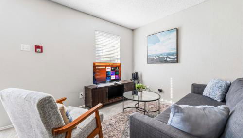 Sleek 2BR Stay with Pool, Gym, and Modern Comforts - Foto 5