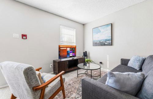 Sleek 2BR Stay with Pool, Gym, and Modern Comforts - Foto 5