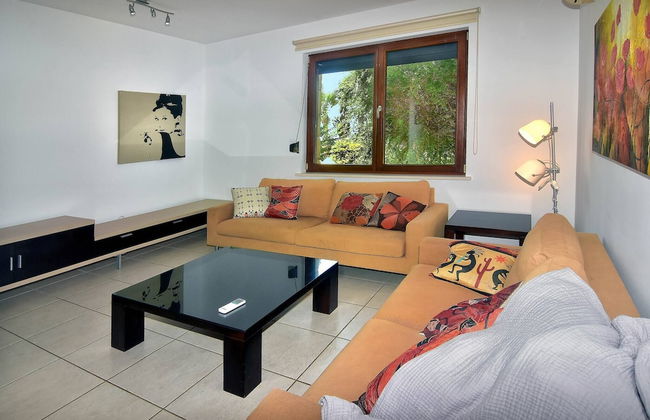 Incredible Large Villa In Paphos Sleeps 14 Children Pool, Jacuzzi, Huge Garden - Foto 22