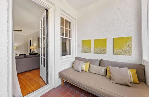 Contemporary 2BR in Myers Park with Screened Porch - Foto 20