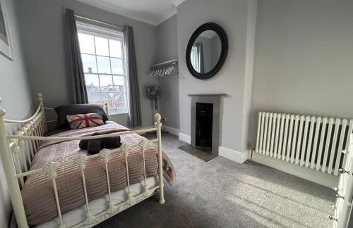 Sleeps 7 Beaches, restaurants, buses, nearby! - Photo 24