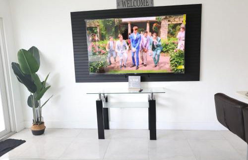 GREAT Luxe House NEAR Downtown & Marina in Miami - Photo 6