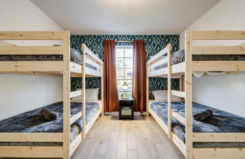 5-BD 2-BA Tranquil Retreat ft Jacuzzi & Playground - Foto 25