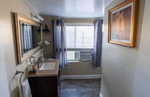 Oceanside Rocks Family Vacation Home - Photo 37