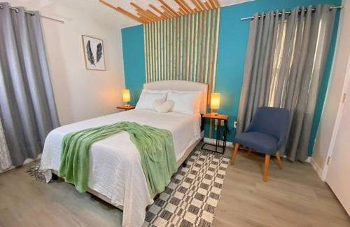 The Botanical Retreat, King Comfort & Poolside Peace - Photo 10