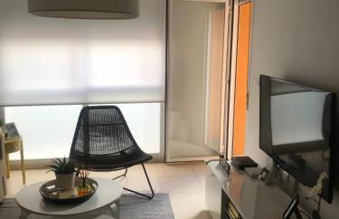 Designer's Flat - 3 Bdrm - Wifi - Best Location - Photo 8