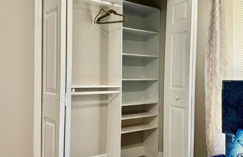 Modern 4BR 2BA with pool in gated community - Foto 13