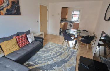 Birmingham City Centre Cosy 2 Double Bedroom Apartment Free Parking Workspace and close to O2 Arena - Photo 7