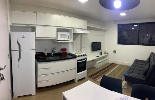 709- Apartamento Decorado Encantador, mobiliado, amplo, cozinha completa, Excelente localização no Rebouças - Foto 5