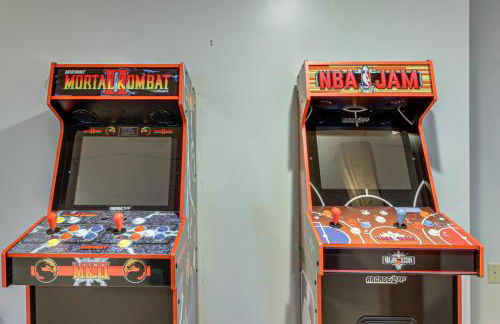 Private Lakefront Home with Game Room in Aurora! - Foto 13