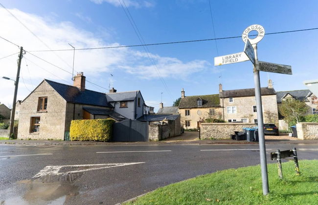 Impeccable 2-bed Apartment in Chipping Norton - Foto 1