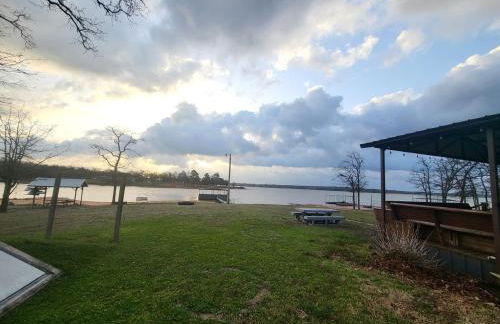 Charming Cabin with Private Dock on Lake for Lovely Family Glamping Near Oklahoma City - Foto 15