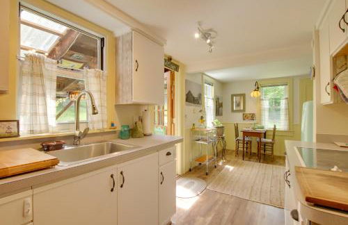 Rustic-Chic Cottage with Yard and Grill - Near Hiking! - Foto 12