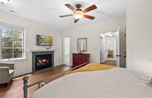 Mtn Views Hot Tub Close to Asheville - Foto 16