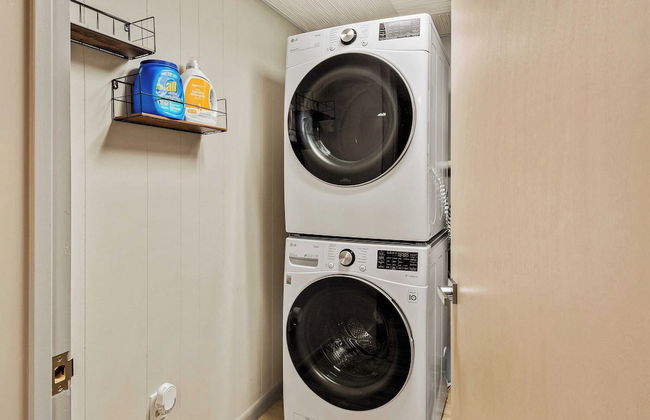 Emerald Bluff by Avantstay Lake Views, Deck, Fire Pit, Game Room - Photo 47