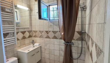 Maisonnette 2 pièces calme climatisée - Foto 3, towels, Shower