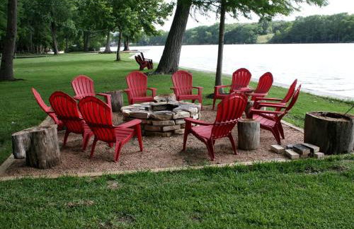 Spacious 10-Person Cabin Rental on Lake Dunlap near Austin, Texas - Foto 12
