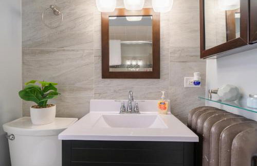 Relaxing Retreat in the Heart of Lombard With Laundry - Foto 40